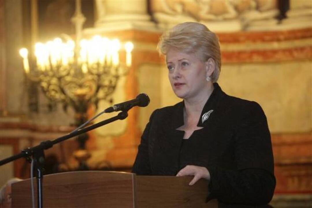 VU filologijos magistrams – diplomai iš D.Grybauskaitės rankų