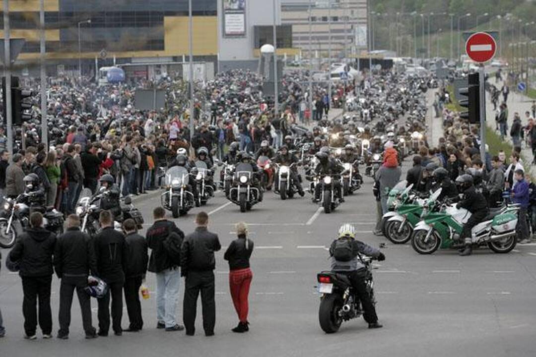 Per baikerių sezono atidarymą - motociklininko gaudynės