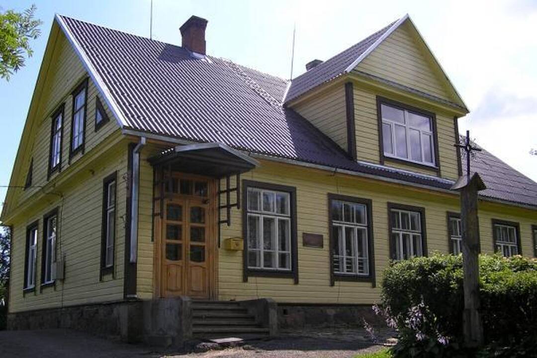 Direktorius mokyklai paaukotus pinigus pasiėmė sau
