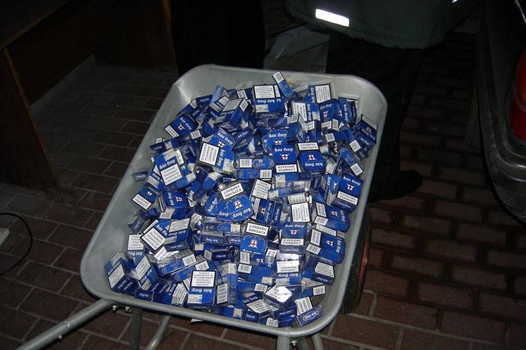 Rusijos piliečių automobiliuose – kontrabandinės cigaretės