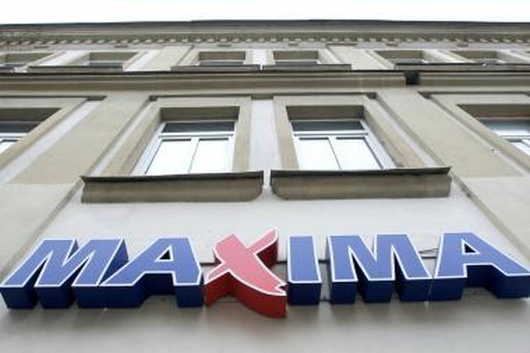 Į Kretingos „Maximą“ – per stogą