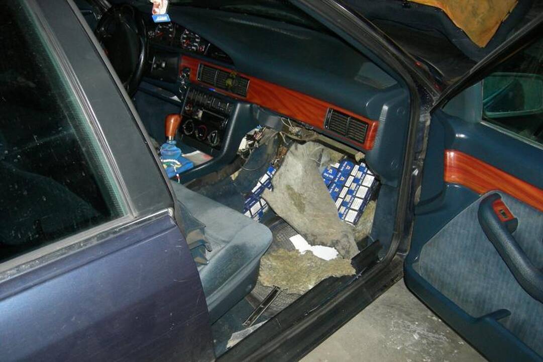 Rusijos piliečių automobiliuose – kontrabandinės cigaretės