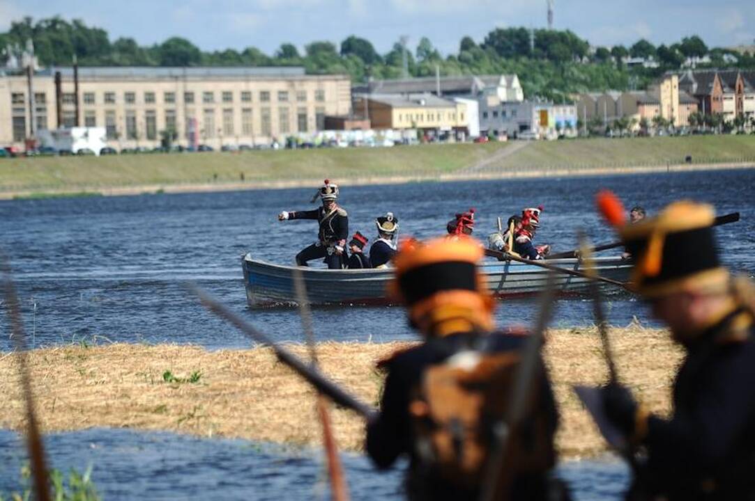 Istorinis žygis atkartotas: Napoleono kariuomenė persikėlė per Nemuną