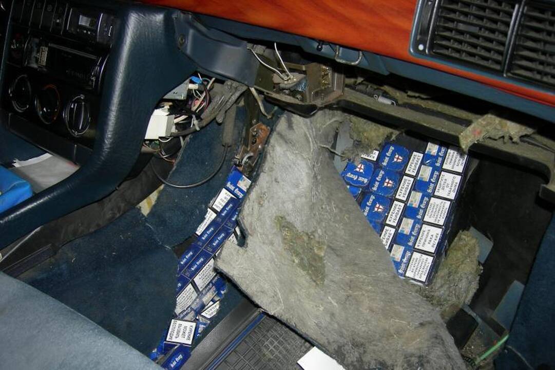 Rusijos piliečių automobiliuose – kontrabandinės cigaretės