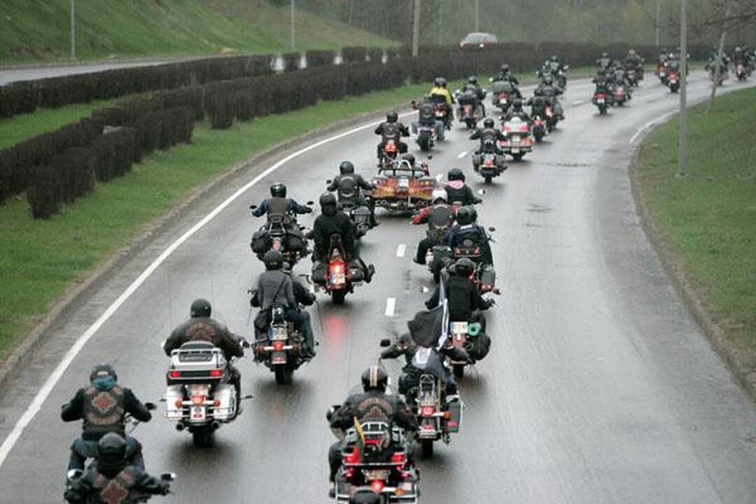 Per baikerių sezono atidarymą - motociklininko gaudynės