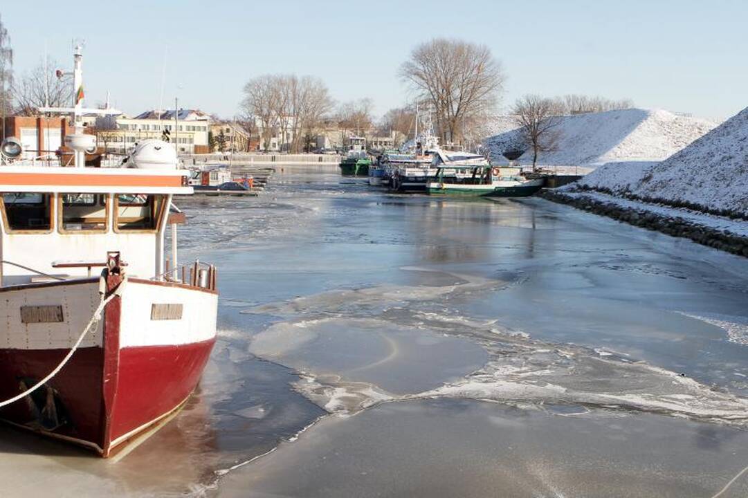 Kelią mariomis žvejai nužymėjo šakomis   