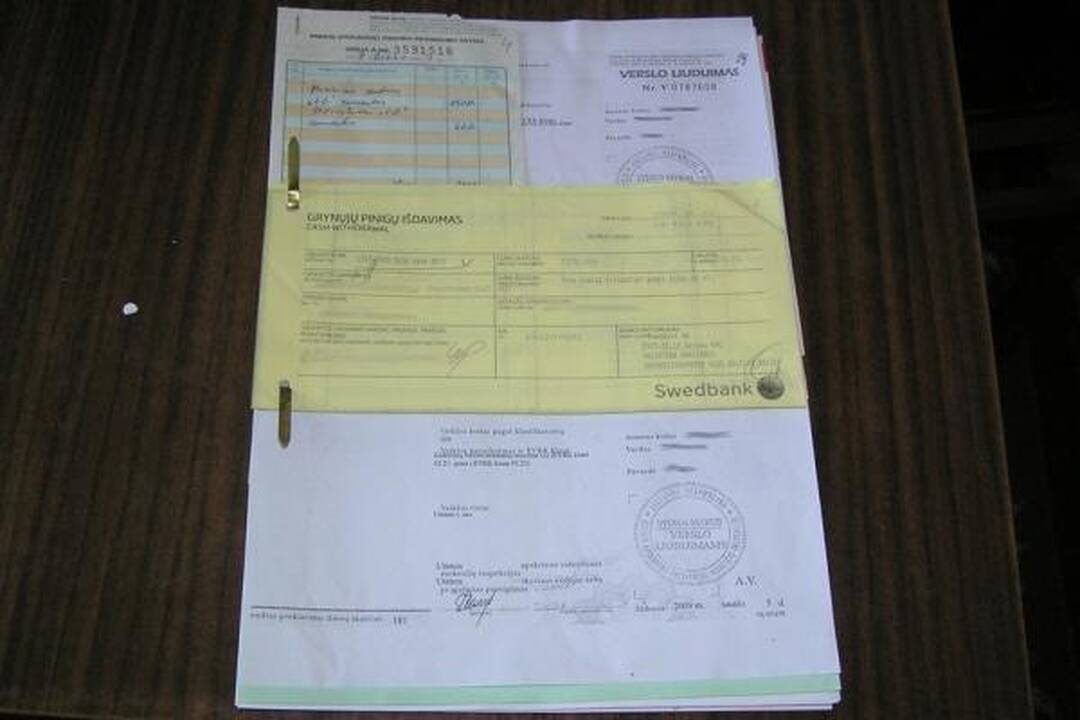Direktorius mokyklai paaukotus pinigus pasiėmė sau