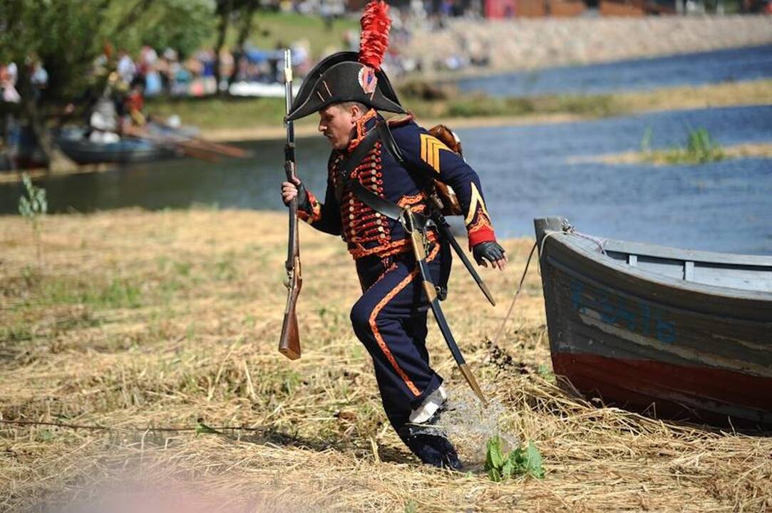 Istorinis žygis atkartotas: Napoleono kariuomenė persikėlė per Nemuną