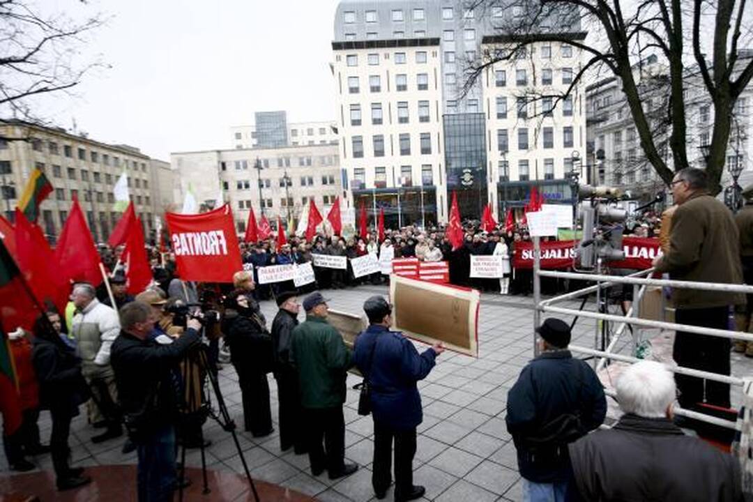 Mitinge prieš šilumos kainas - provokatoriai su "Gazprom" vėliavomis