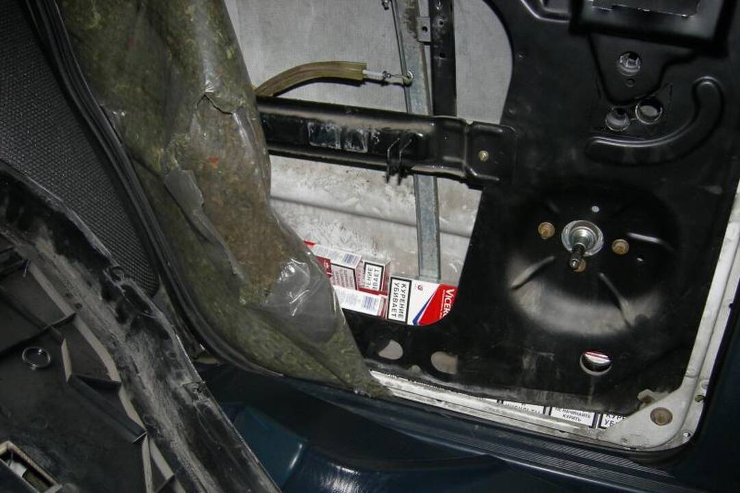 Rusijos piliečių automobiliuose – kontrabandinės cigaretės
