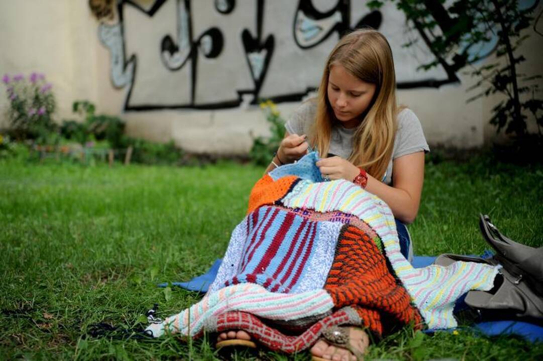 Priešais šv.Onos bažnyčią - neįprasta medžių puošimo akcija