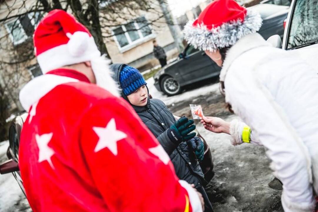 Naujametė policininkų dovana – šimtai atšvaitų