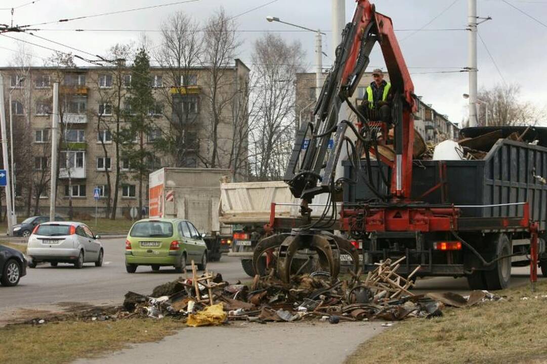 Apvirtęs   sunkvežimis   sukėlė   spūstį  