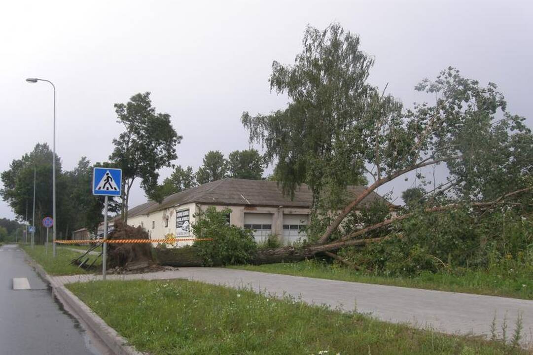 Penkias minutes trukęs škvalas nusiaubė Lietuvos pajūrį 