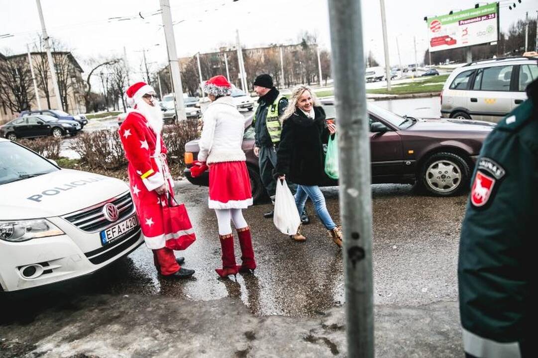 Naujametė policininkų dovana – šimtai atšvaitų