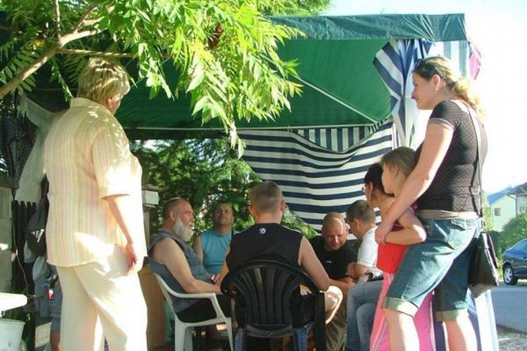 Venckų namus saugantys žmonės nusprendė fotografuoti įtartinus „žioplinėtojus“