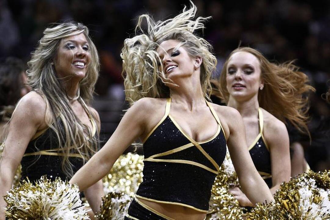 Lokauto metu NBA portaluose dominuoja naujienos apie šokėjas