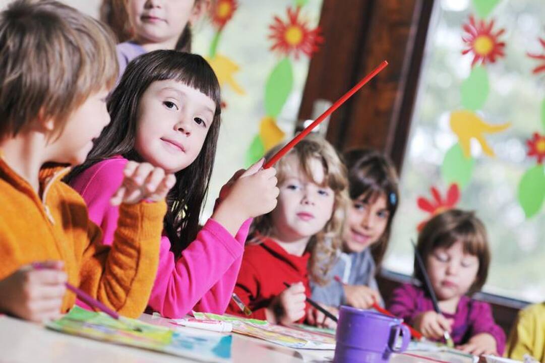 Specialistas: auklėtojai atsakingi, kad vaikai darželiuose būtų saugūs