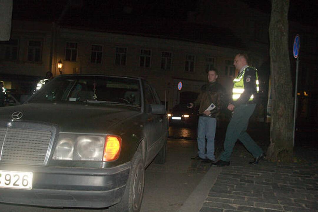 Sostinės senamiestyje trejų metų vaiką pervažiavo „Mercedesu“