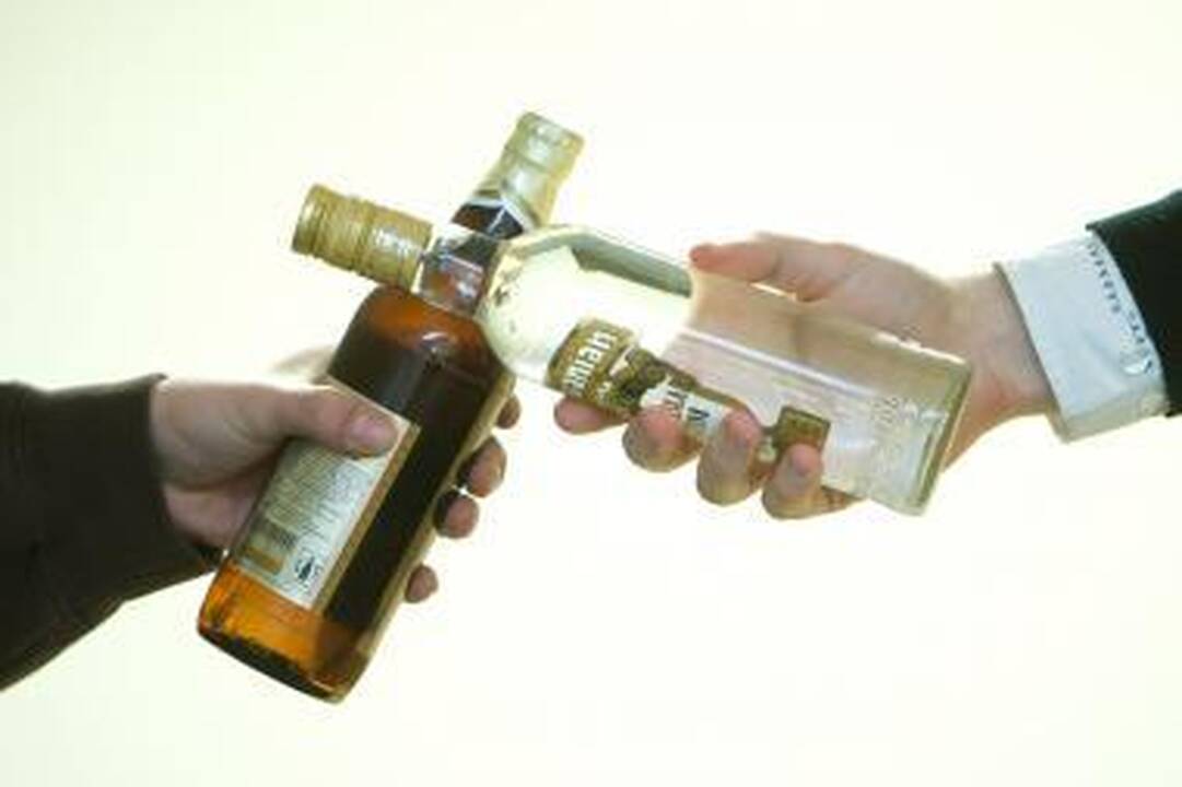 Vilniuje sulaikyta 19 tūkst. degtinės butelių kontrabanda