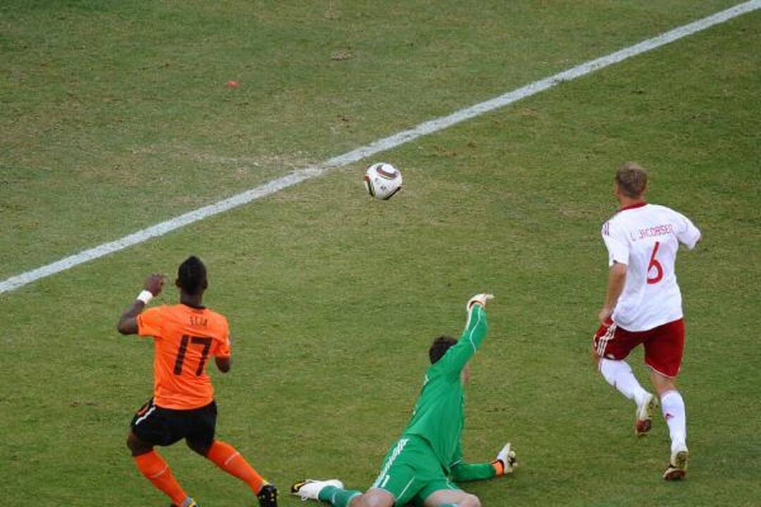 E grupė: du kurioziniai olandų įvarčiai į danų vartus