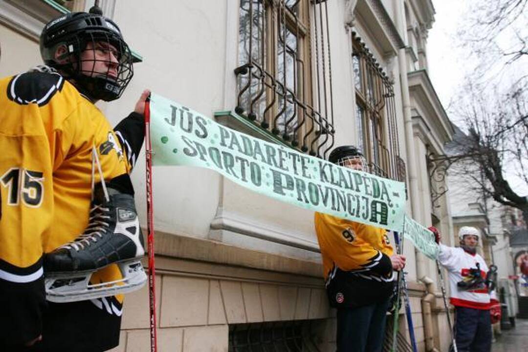 Klaipėdos ledo ritulininkai prašo valdžios dėmesio