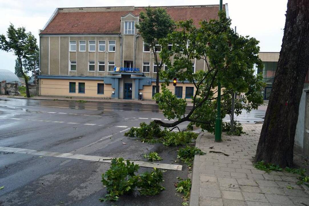 Penkias minutes trukęs škvalas nusiaubė Lietuvos pajūrį 
