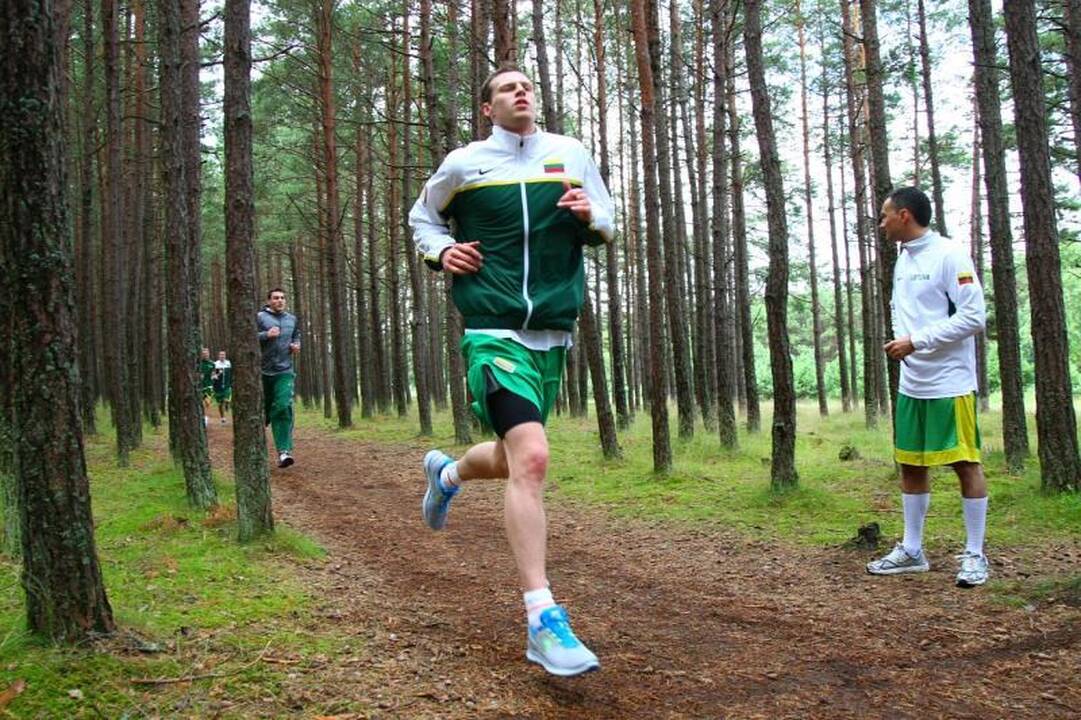 Po atrankos į olimpiadą pailsėję krepšininkai vėl pluša treniruotėse