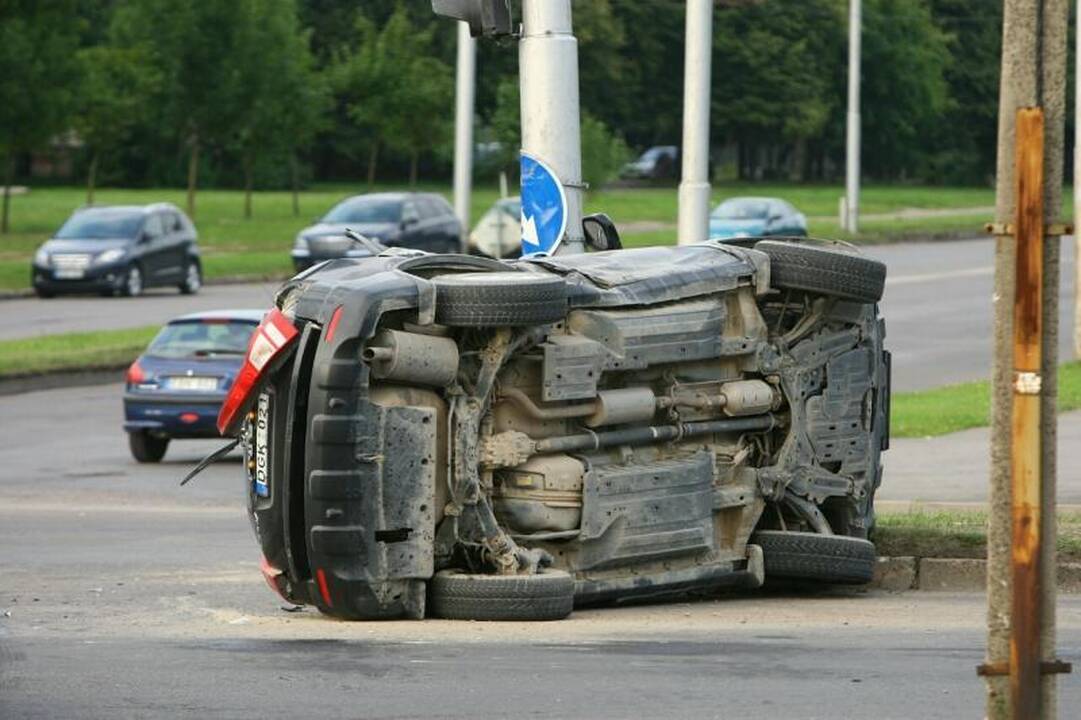 Ant šono: vairuotoja nepaisė raudono šviesoforo signalo