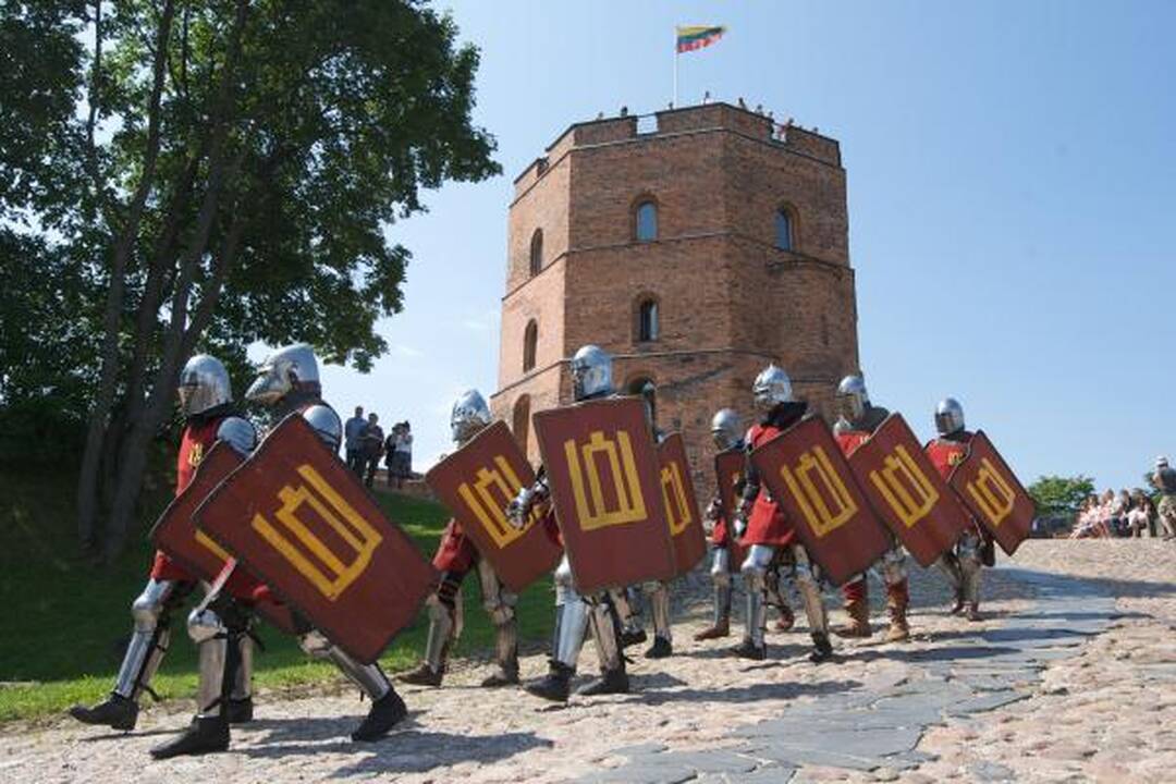 Gedimino pilies kalno viršūnėje žygiavo viduramžių kariai
