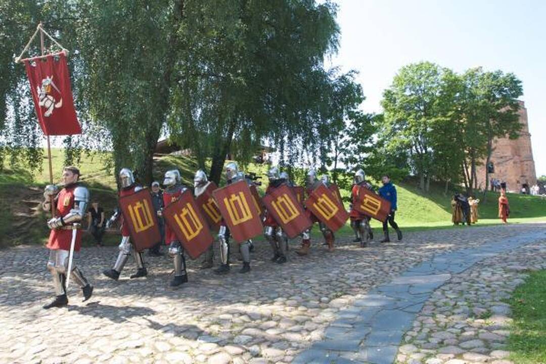 Gedimino pilies kalno viršūnėje žygiavo viduramžių kariai