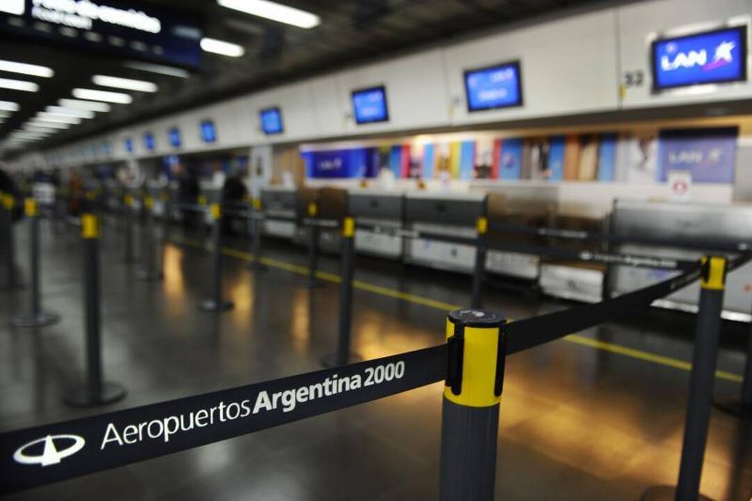 Dėl ugnikalnio išsiveržimo P.Amerikoje uždaromi oro uostai