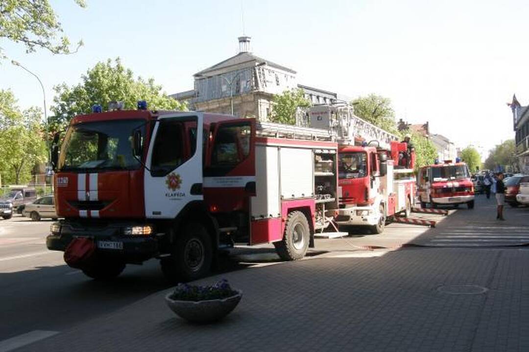 Dūmai iš „K centro“ balkono ant kojų sukėlė ugniagesius