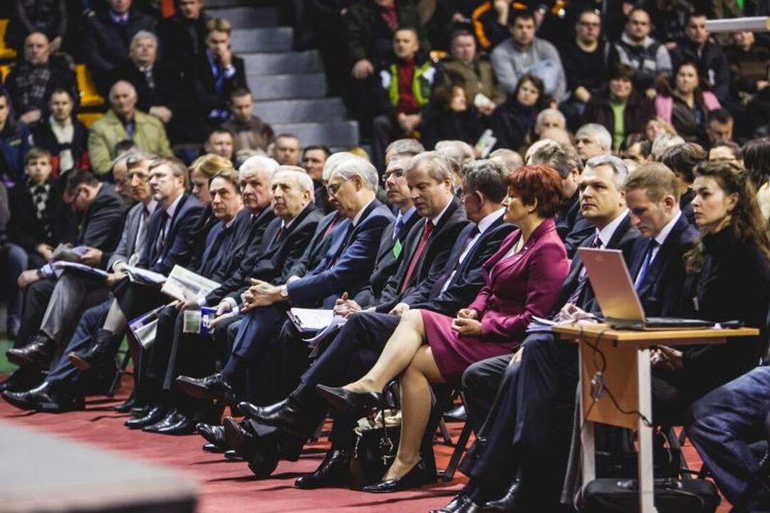 Žemdirbiai nenori parduoti žemės užsieniečiams, reikalauja referendumo
