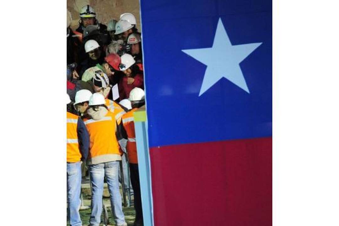 Čilėje pirmieji trys išgelbėti kalnakasiai išleisti iš ligoninės