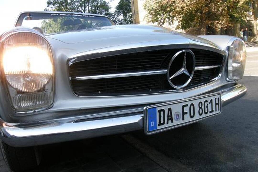 Uostamiestyje – senoviniai „Mercedes Benz“