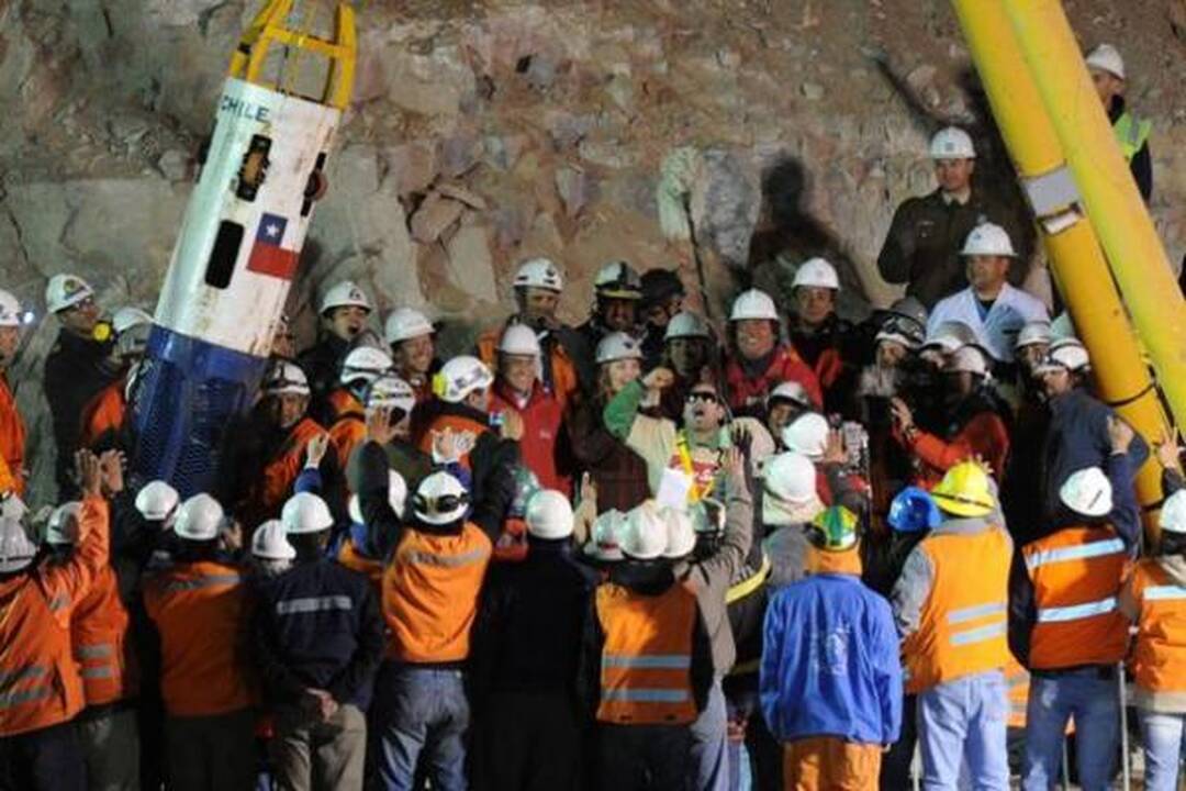 Čilėje pirmieji trys išgelbėti kalnakasiai išleisti iš ligoninės