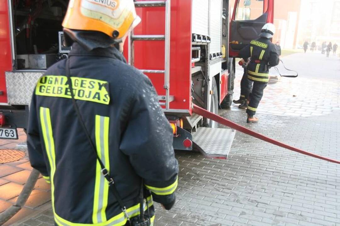 Raudondvario plente esančiame bute suliepsnojo šaldytuvas