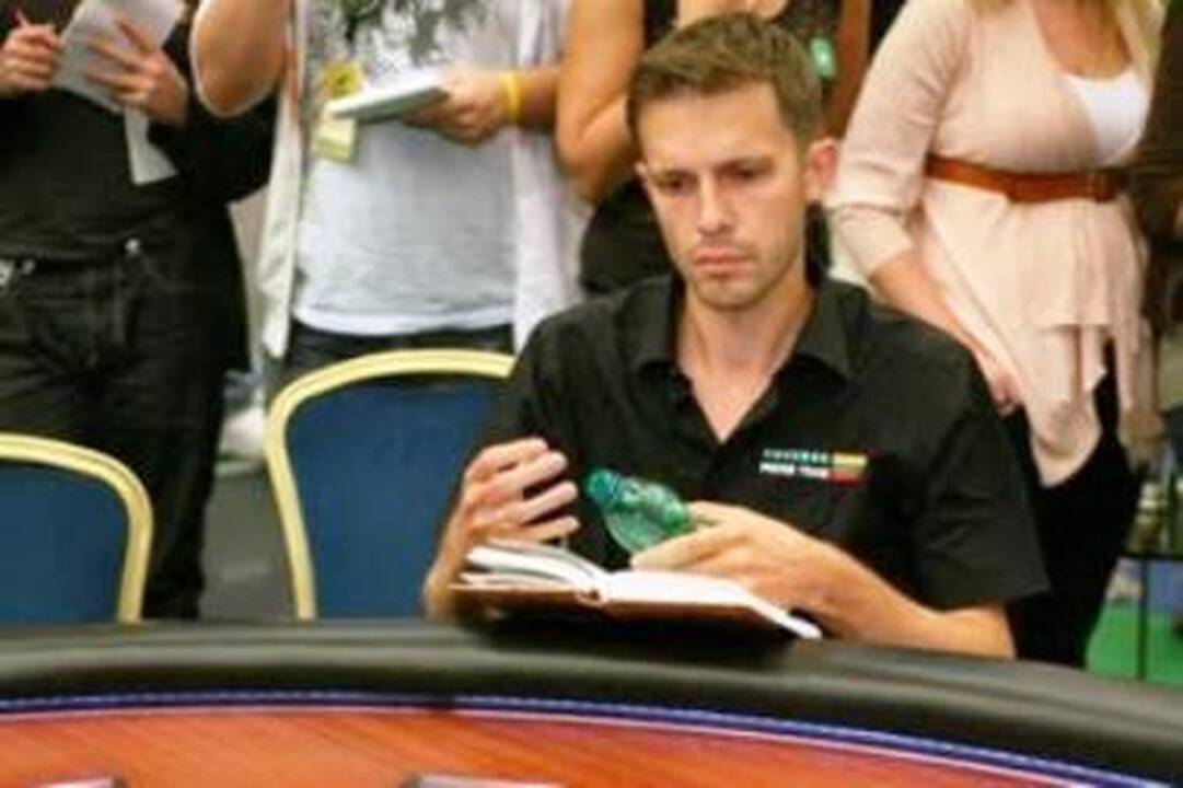 A.Tapinas skaitydamas knygą pokerio turnyre susižėrė 52 tūkst. eurų
