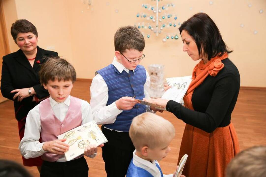 Vaikus nudžiugino lietuviška pasaka Brailio raštu  
