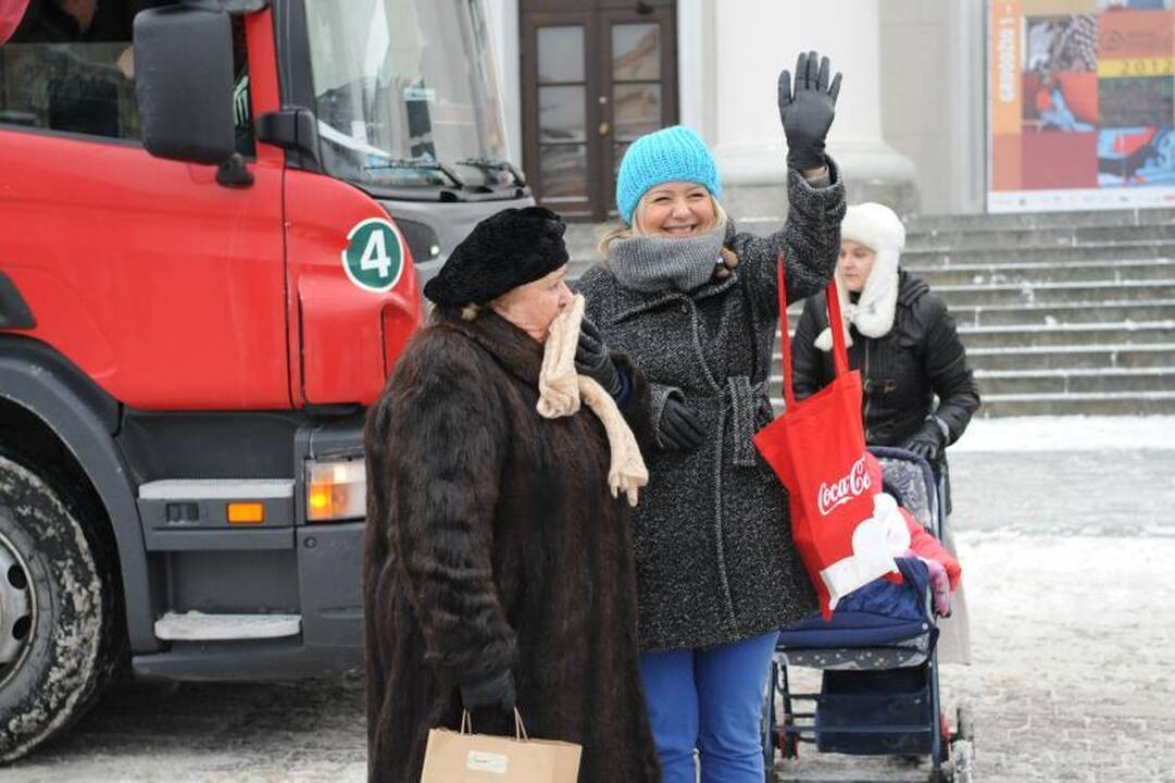 Adamkai išlydėjo Kalėdų karavaną (sužinok, ką jie dovanojo)