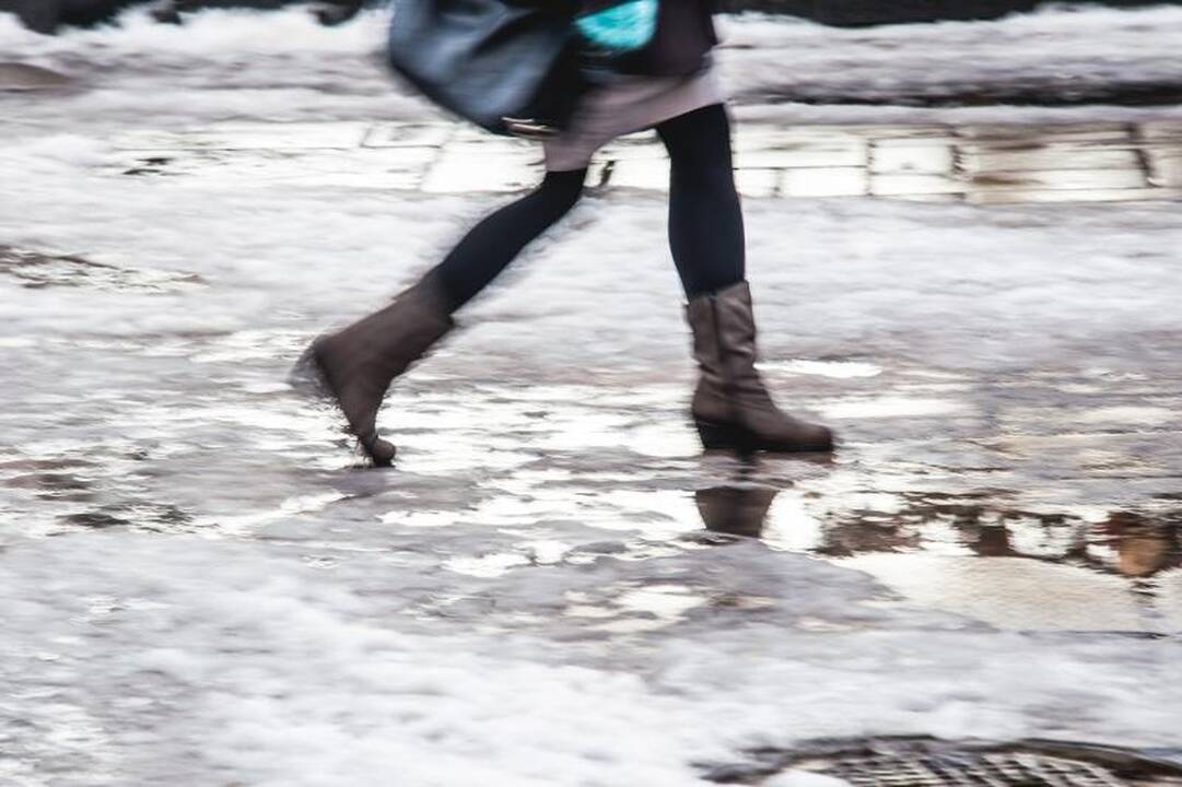 Per šventes ligonines užplūdo slidžių šaligatvių aukos
