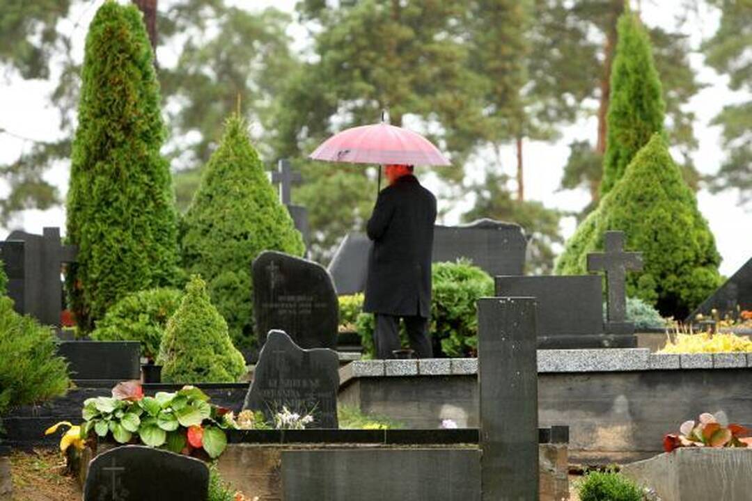 Aukos laidojamos, jų budelio vis dar ieškoma 