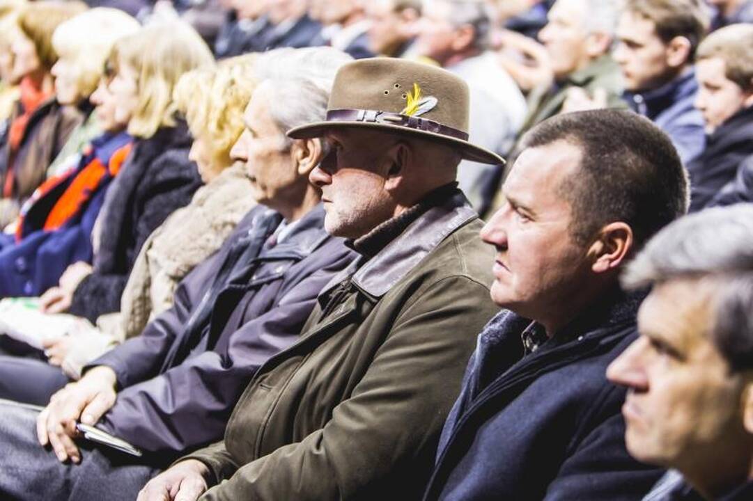 Žemdirbiai nenori parduoti žemės užsieniečiams, reikalauja referendumo