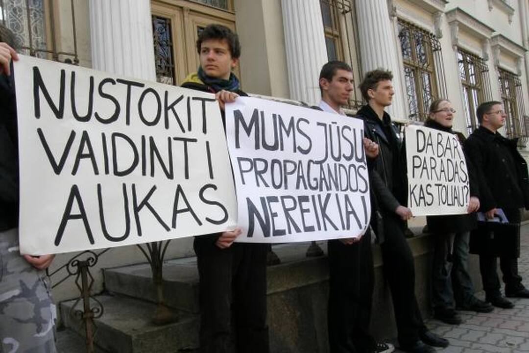 Klaipėdiečiai protestavo prieš gėjų eitynes (papildyta)
