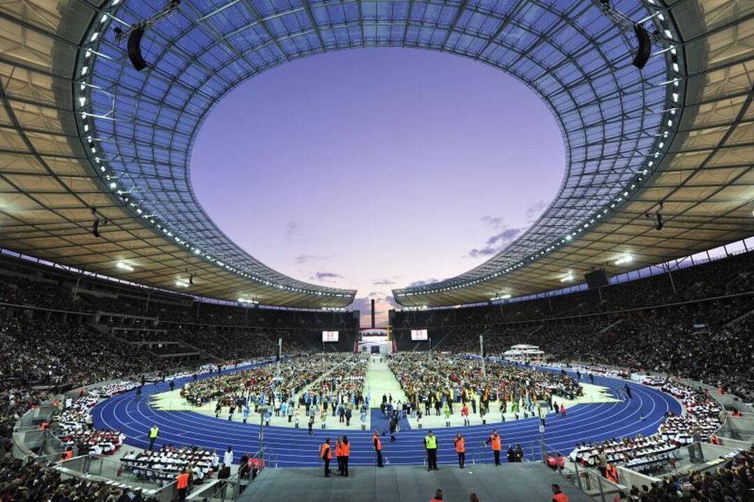 Berlyno stadione popiežius aukojo mišias 70 tūkst. tikinčiųjų miniai
