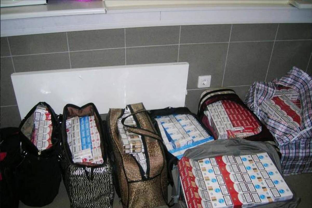 Autobuso keleiviai kontrabandines cigaretes paliko tualetuose