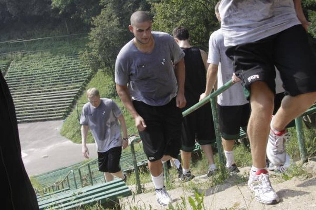 „Žalgirio“ krepšininkai į darbą kibo Ąžuolyne