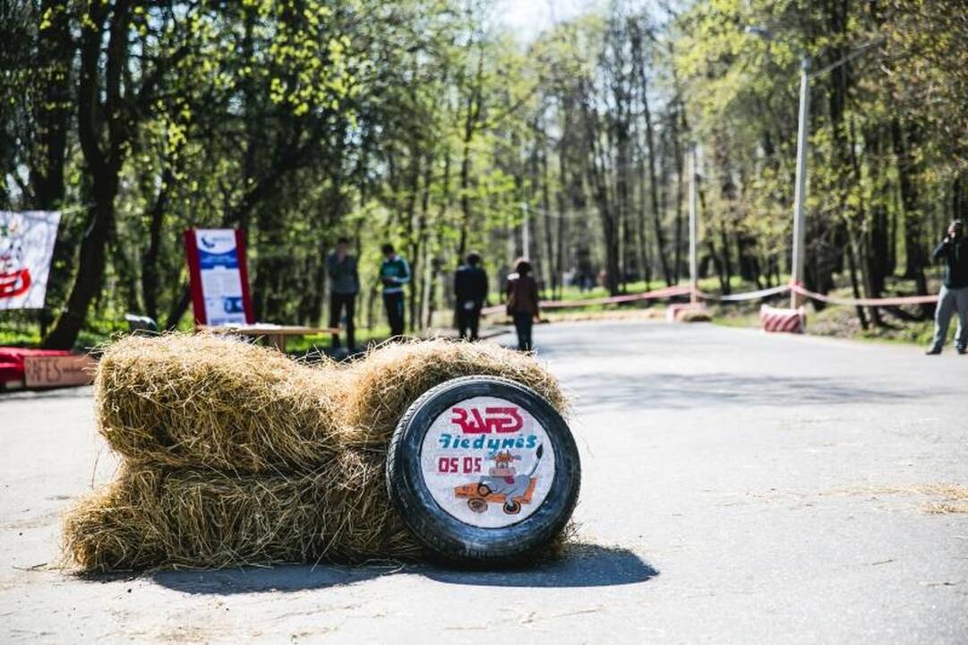 Studentų festivalis startavo riedžių lenktynėmis