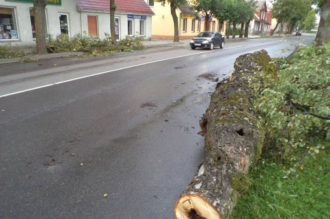 Penkias minutes trukęs škvalas nusiaubė Lietuvos pajūrį 